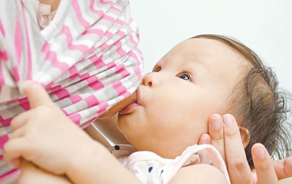 bayi 1 bulan buang air besar, frekuensi BAB bayi 1 bulan, bayi sembelit, bayi diare, Bunda, si Kecil